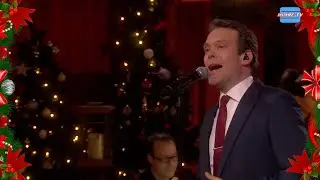 "It's Beginning To Look A Lot Like Christmas" | Check out this live performance from 2016! (XMAS)