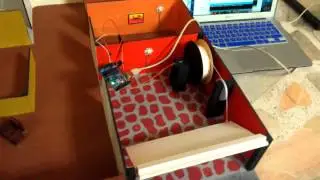 Servo controlled door with Arduino