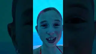 Giorgia costruisce una stanza segreta in piscina con Stefano e Papà Salvo li scopre! #shorts