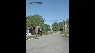 Донецк, демилитаризация мины лепестка автомобильной шиной.