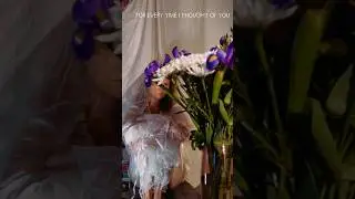 Когда мысли бродят среди цветов 🌸
