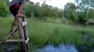 алкаш упал в болото