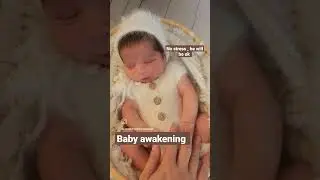 baby awakening during the photoshoot 😍  just carry on 
