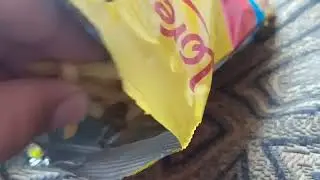 Komputersem ест наструганную картошку с солью