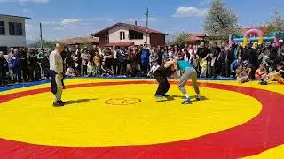 Провокираха го, излезе на тепиха и натръшка 2-ма пехливани,...