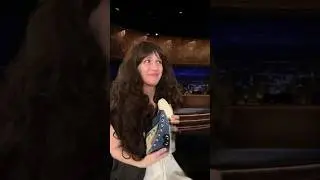 типичная звезда, пытающаяся быть ближе к людям 