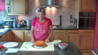 How to Cut & Fill A Sponge Cake - Cake Craft World Video 2