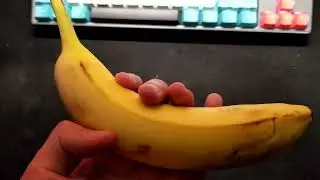 how i peel a banana like a gamer