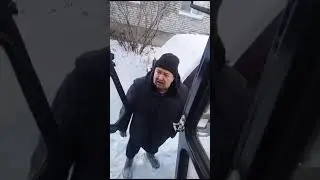 НЕСКОЛЬКО ЖИЛЬЦОВ НЕ ДАЮТ ЧИСТИТЬ ДВОР И МЫТЬ ПОДЪЕЗДЫ
