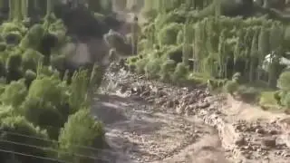 Оползень в Таджикистане видео.Сход лавины в Таджикистане