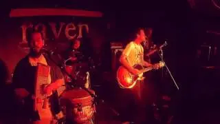 Live at The Raven, Sheez Late performing 