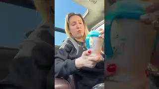 Тяжелые условия труда, приходится перекусывать в машине 🙈