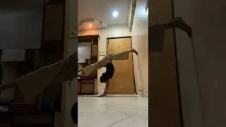 Handstand Oversplit 😱 #challenge #handstanding #split #handstandchallenge #bang #dance