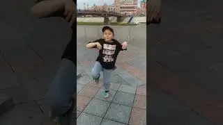 Алина и Маша танцую хип хоп!