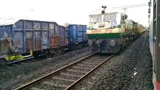 10105 Sindhudurg Express Crossing 16312 Kochuveli - Shri Ganganagar Weekly Express #konkanrailway