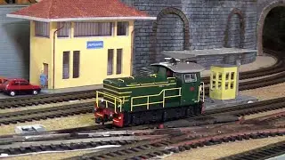 La 245 in azione nel plastico ferroviario FS Alpigiano. - Italian fs railway.