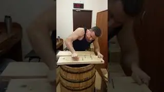 забивание гвоздей рукой на время