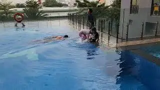 Ben tập bơi