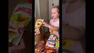 Ребёнок с женой сделали распаковку образцов . 