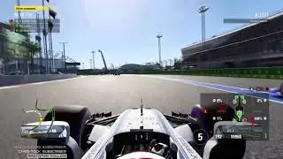 Момент для FIA: Старт и дебют мечты - пробитое колесо в первом же повороте....