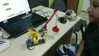 Кран с ядром (робототехника для детей).