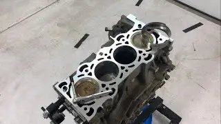 How to Use a Universal Piston Ring Compressor and some Info about Rebuilding a 2.3l Duratec Engine