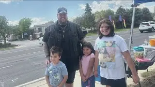 Jelly Roll gives a big cash tip to kids running a lemonade stand