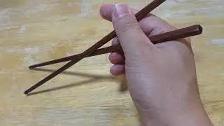 วิธีจับตะเกียบ และใช้ตะเกียบ ให้ถูกต้อง
