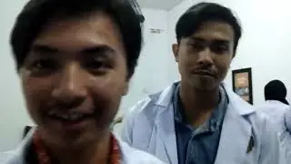 Main di lab kampus...  Mahasiswa ini terciduk...
