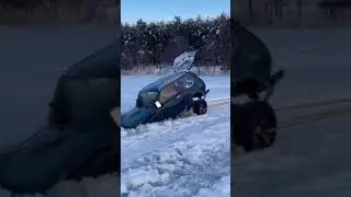 Вытягиваем Ниву из под льда