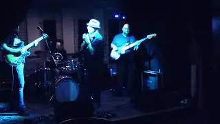 Garry on Harp - Listen Here. No, you Listen Here.
