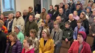 Ukrainian Christians Sing 