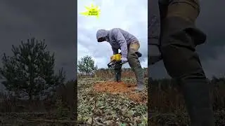Бурение лунок бензобуром. Забор своими руками