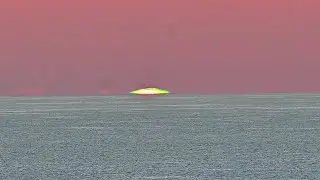 A not so elusive Hawaiian Sunset Green Flash, in 4K [Jan 2022]