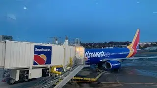 Southwest Airlines Flight - PVD to DCA (737-700)