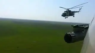 Döyüş helikopterləri yüksək manevr qabiliyyətlərini nümayiş etdirir