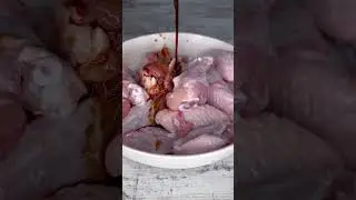 Все едят эти крылышки 