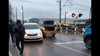 Водитель перепутал педали у ж/д переезда