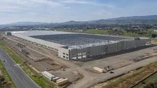 See an Amazon warehouse get built in Vacaville, California