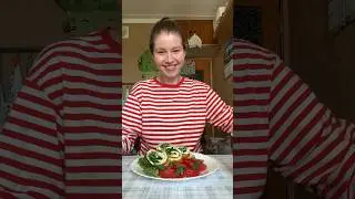 #радиозавтрак Рулетик-омлетик из кабачка и творожного сыра.
