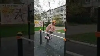 Отжимания на брусьях