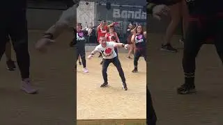 Ну, прям супер танцор. Класс. Молодец)))