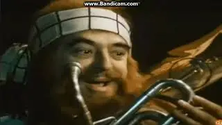 Карабас играет на трубе (переозвучка).