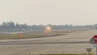 Gust of wind as Bangkok Airways plane lands safely in Koh Samui