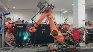 KUKA KR210 KRC4 + LINEAL TRACK + FRONIUS TPS4000