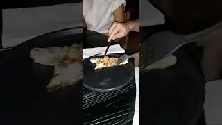 немец пробует еду кочевников..