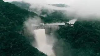 Cброс воды на китайской ГЭС «Шуйкоу» во избежание затопления