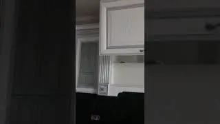 Кухня из массива ясеня с патиной серебро.