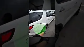 Байкер помог закрыть крышку бензобака