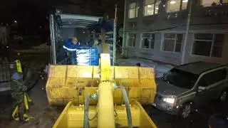 Погрузка поддонами грузовика  Фотон  .